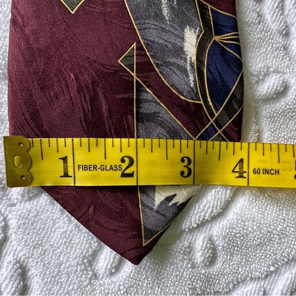 Men’s Elegant Burgundy and Silver Geometric Tie - Picture 5 of 7